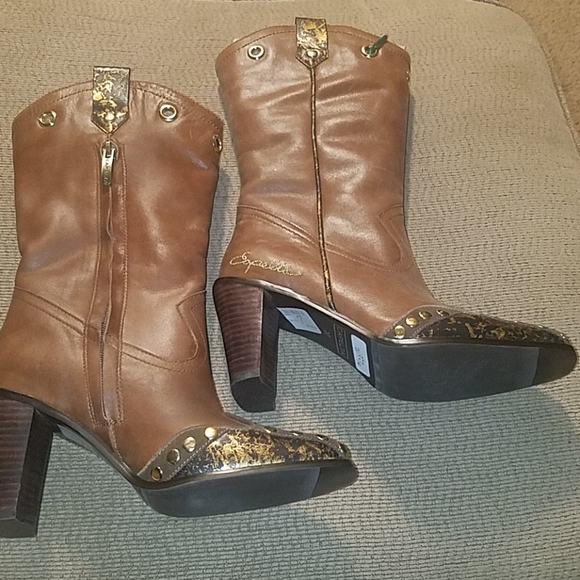 CAPETTA HEELED BOOTS 👢👢 - Picture 4 of 16